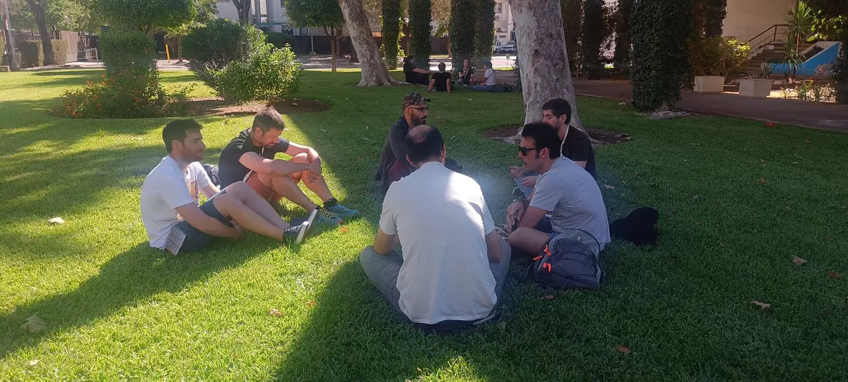 6 persons in circle outdoors talking about Drupal, performance and caching