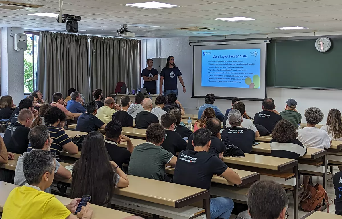 Attendees in the session about Visual Layout Suite at Drupal Camp Spain 2023